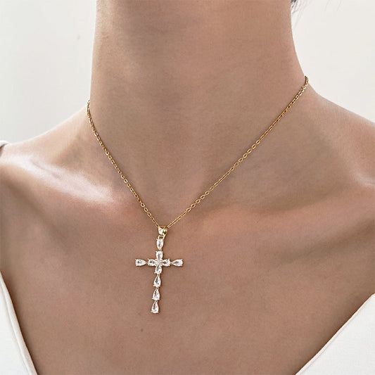 Elegantes collares sólidos de retazos