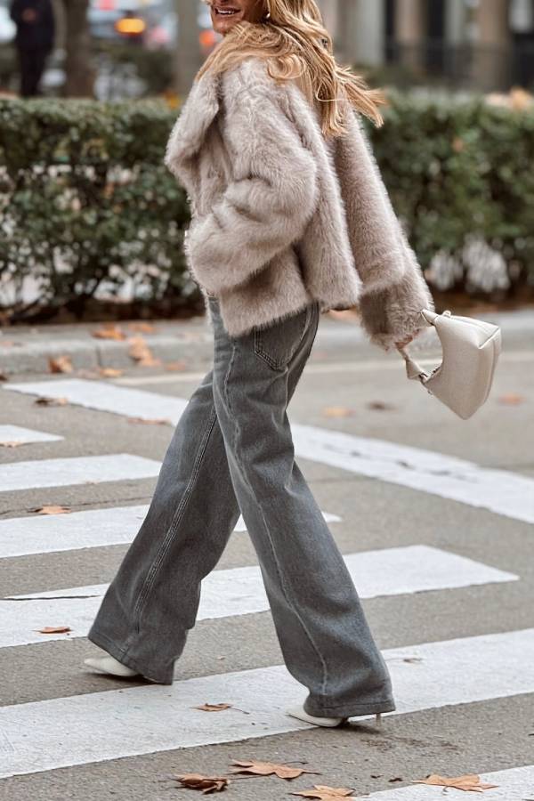 Short plush coat with large lapel