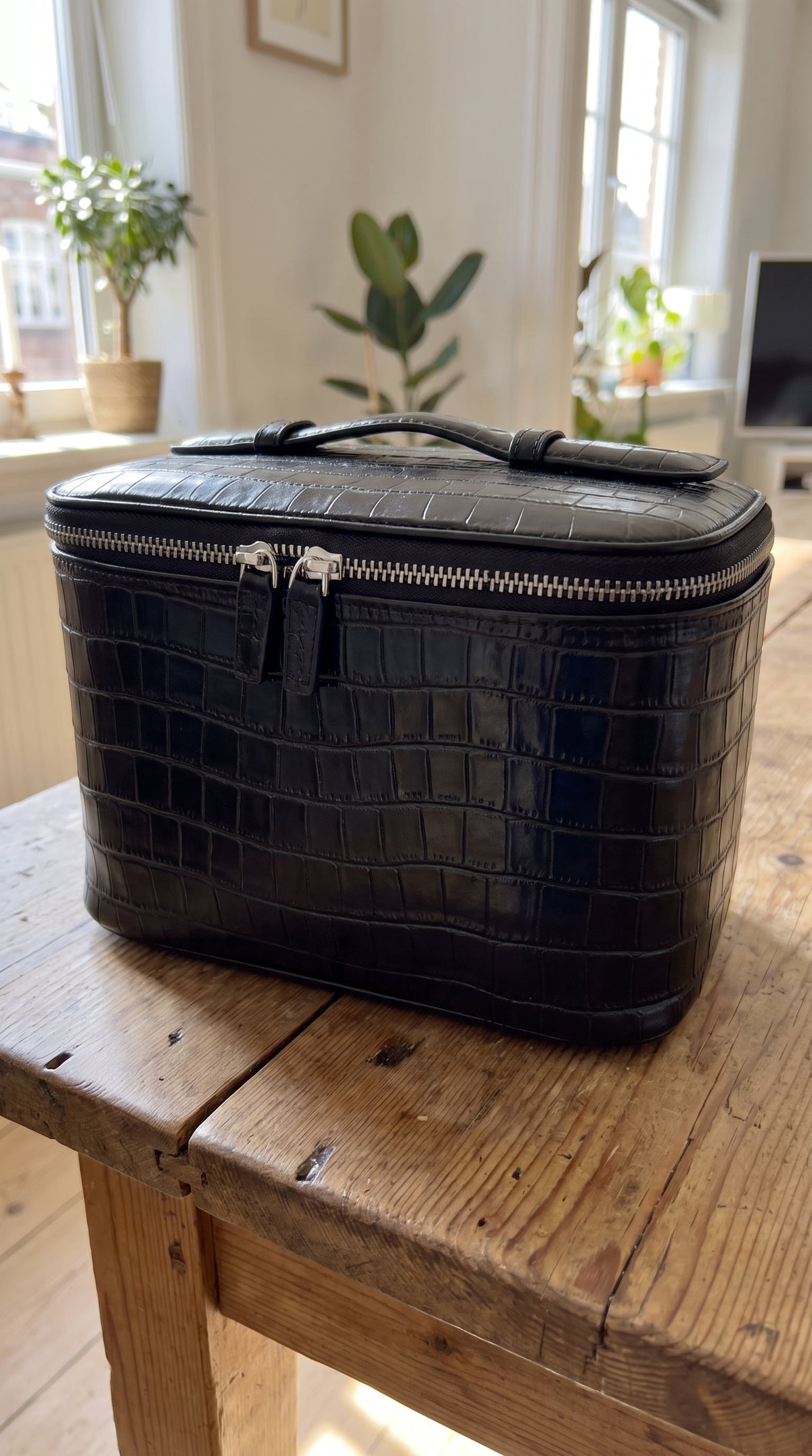 Black Noble Vanity Case