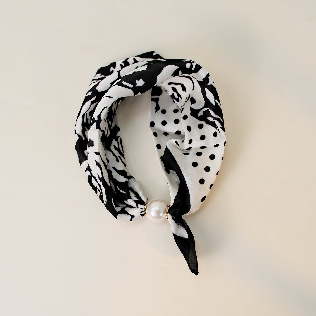 Pearl Magnetic Buckle Camellia Print Neck Scarf