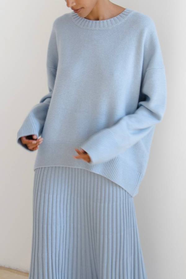 Loose-fitting crew neck wool knitted sweater
