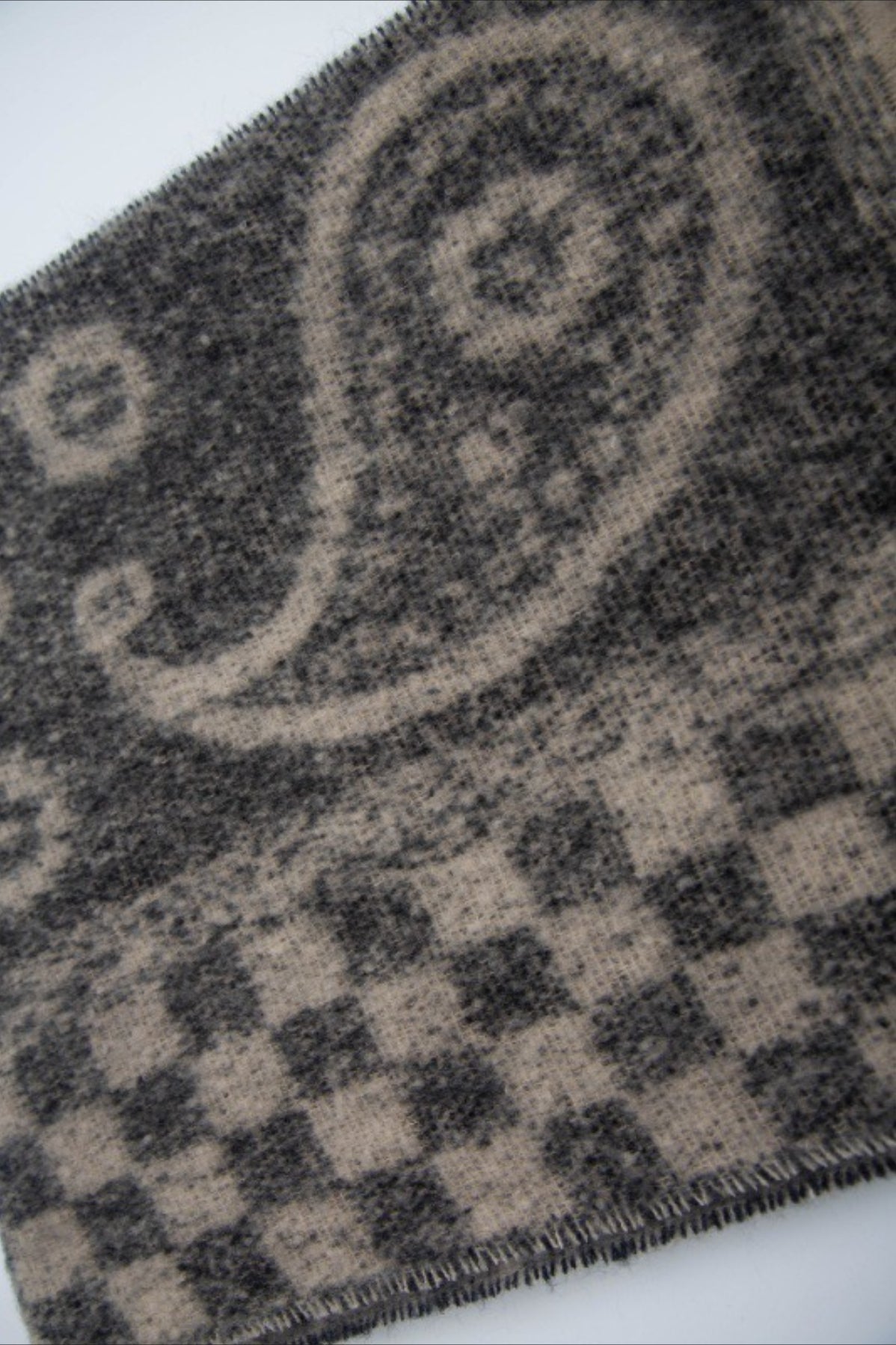 Thick Paisley Jacquard Short Fringe Scarf