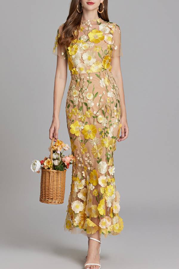 Tulle 3D Floral Embroidered Form-Fitting Midi Dress