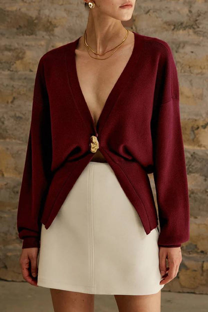 Metal buckle V-neck knit cardigan