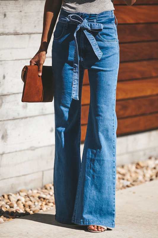 Pantalón liso de corte de bota con cinturón
