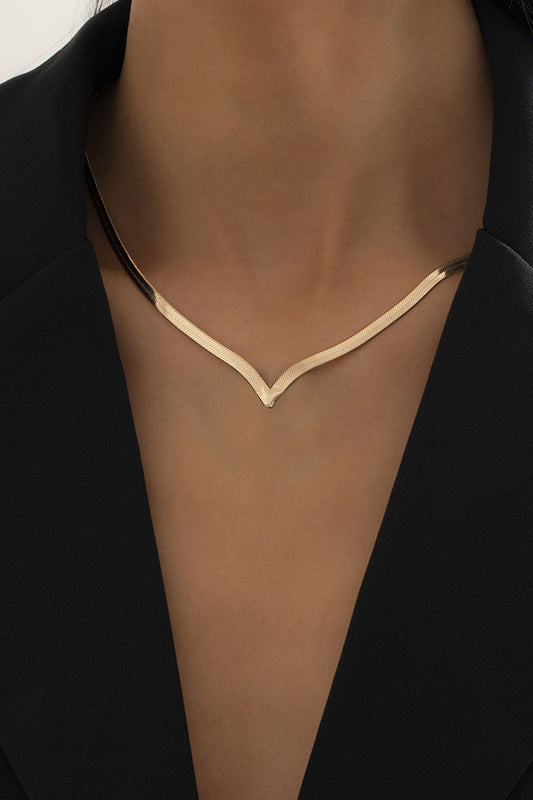 Collares sólidos diarios de moda