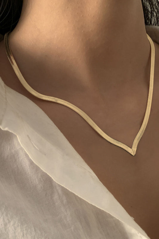 Collares sólidos diarios de moda