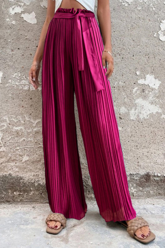 Elegante pantalón de pernera ancha, tiro alto, liso con cinturón y patchwork en el bajo