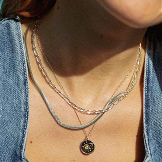 Collar Misterioso Wisherryy con Sol y Luna Tallados