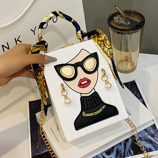 Bolsos informales con estampado de retazos y cadenas
