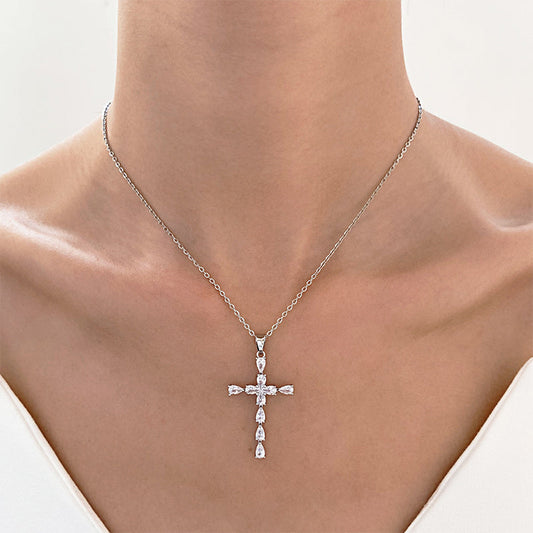 Elegantes collares sólidos de retazos