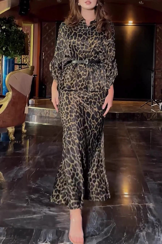 Leopardo elegante con cinturón, cuello vuelto y manga larga, dos piezas