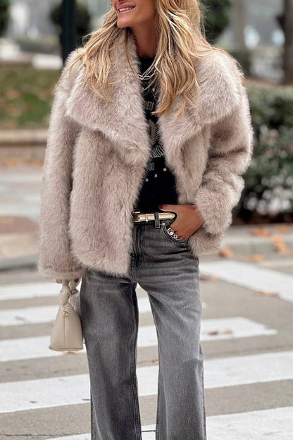 Short plush coat with large lapel