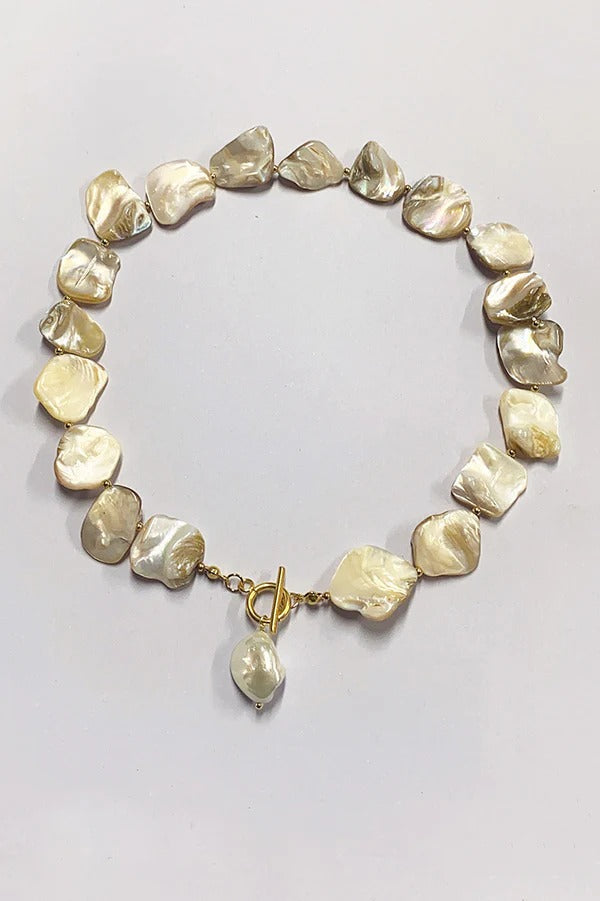 Exaggerated Irregular Shell Collarbone Necklace