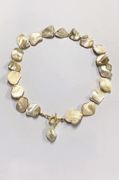 Exaggerated Irregular Shell Collarbone Necklace