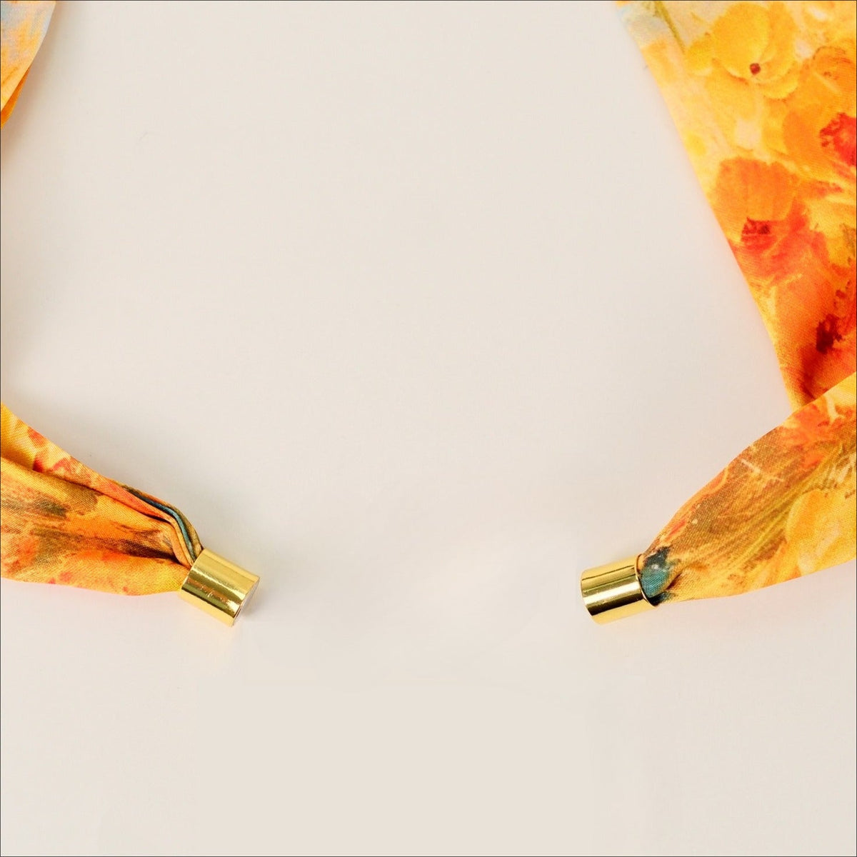 Pearl Magnetic Buckle Oil Painting Neck Scarf