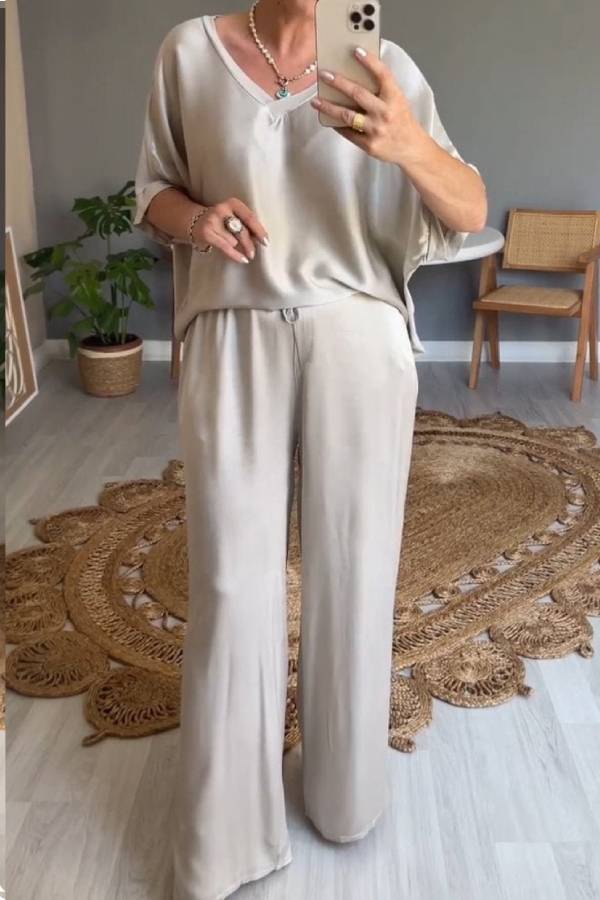 Solid color mercerized V-neck casual suit
