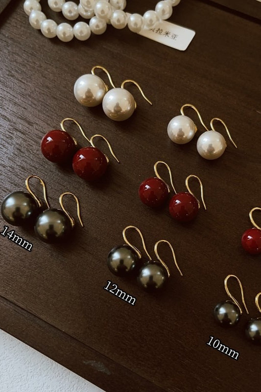 Heel Shape Minimalist Pearl Earrings