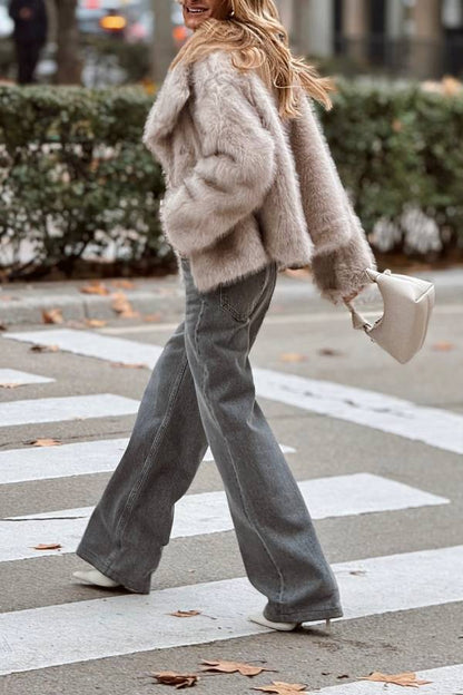 Short plush coat with large lapel