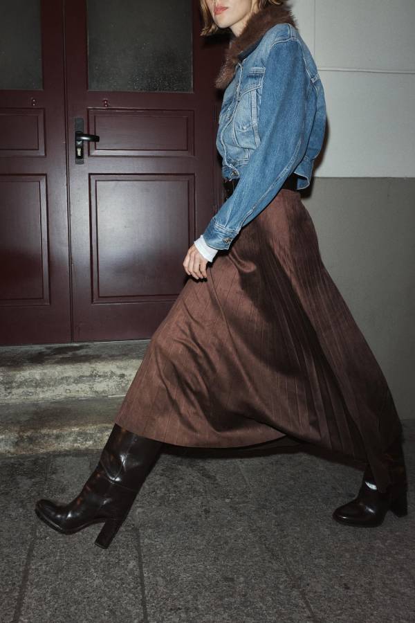 SUEDE EFFECT PLEATED MIDI SKIRT