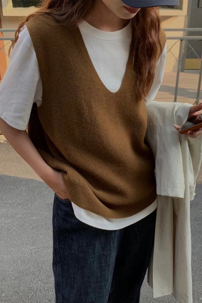 Fashionable Sleeveless Knit Sweater