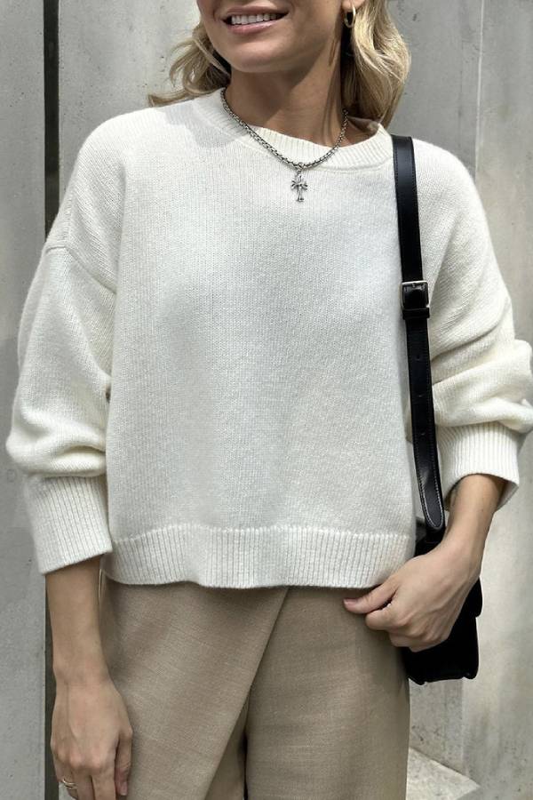 Loose-fitting casual long-sleeved top