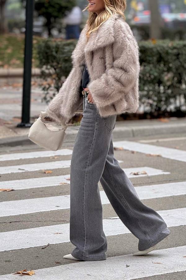 Short plush coat with large lapel