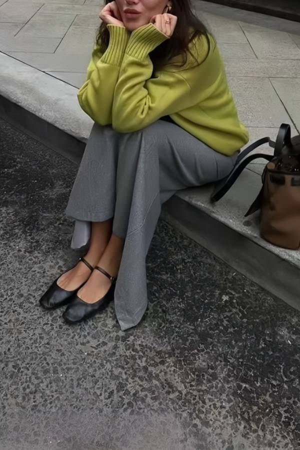 Loose-fitting casual long-sleeved top