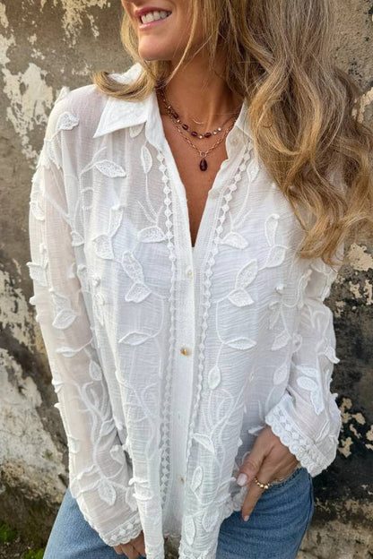 Blusa flores y bordados blanca