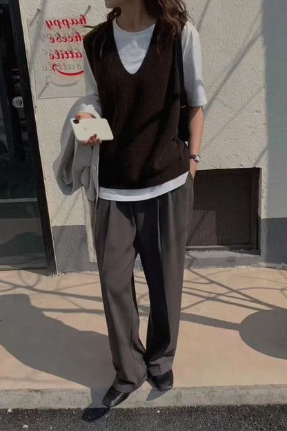 Fashionable Sleeveless Knit Sweater