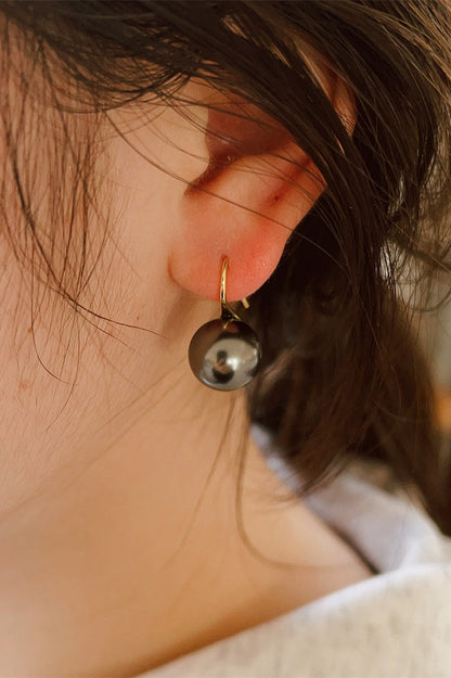 Heel Shape Minimalist Pearl Earrings
