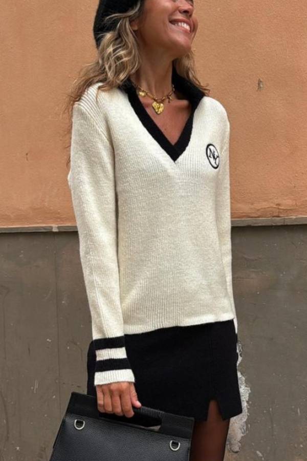 Quebec Beige V-Neck Fashion Sweater