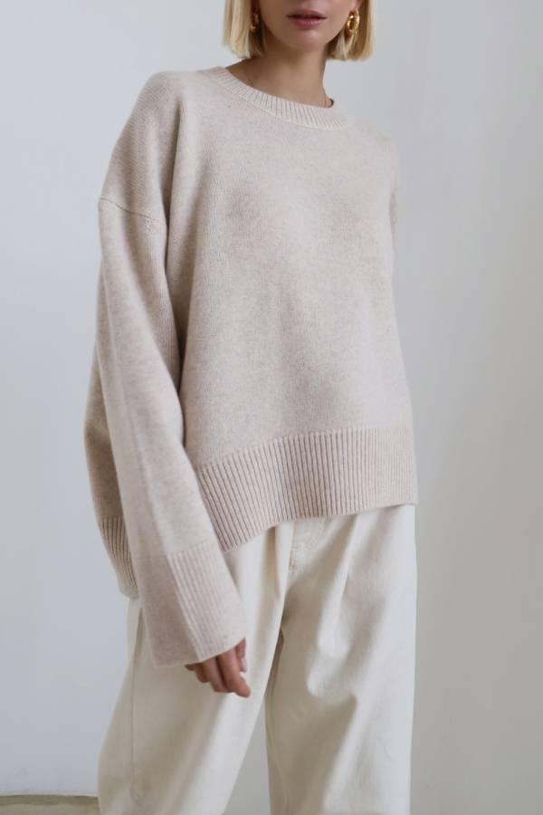 Loose-fitting crew neck wool knitted sweater