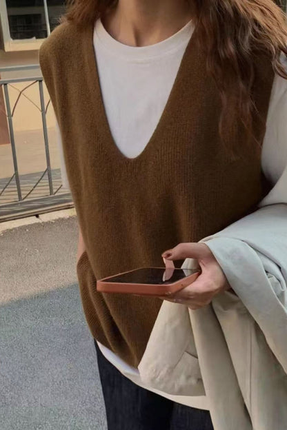 Fashionable Sleeveless Knit Sweater
