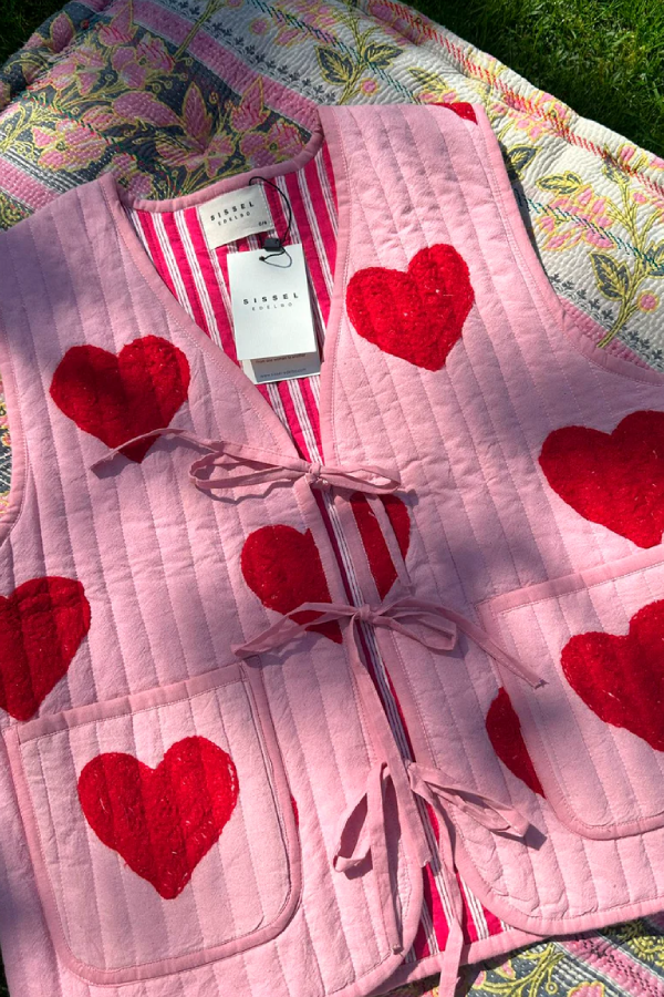 Red Heart Print Lace-up Vest