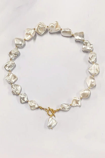 Exaggerated Irregular Shell Collarbone Necklace