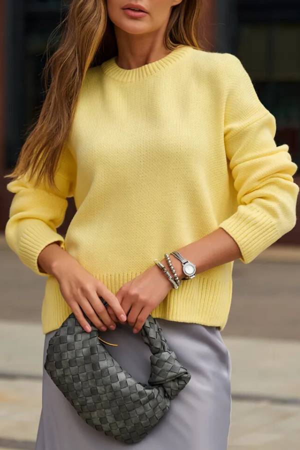 Loose-fitting casual long-sleeved top
