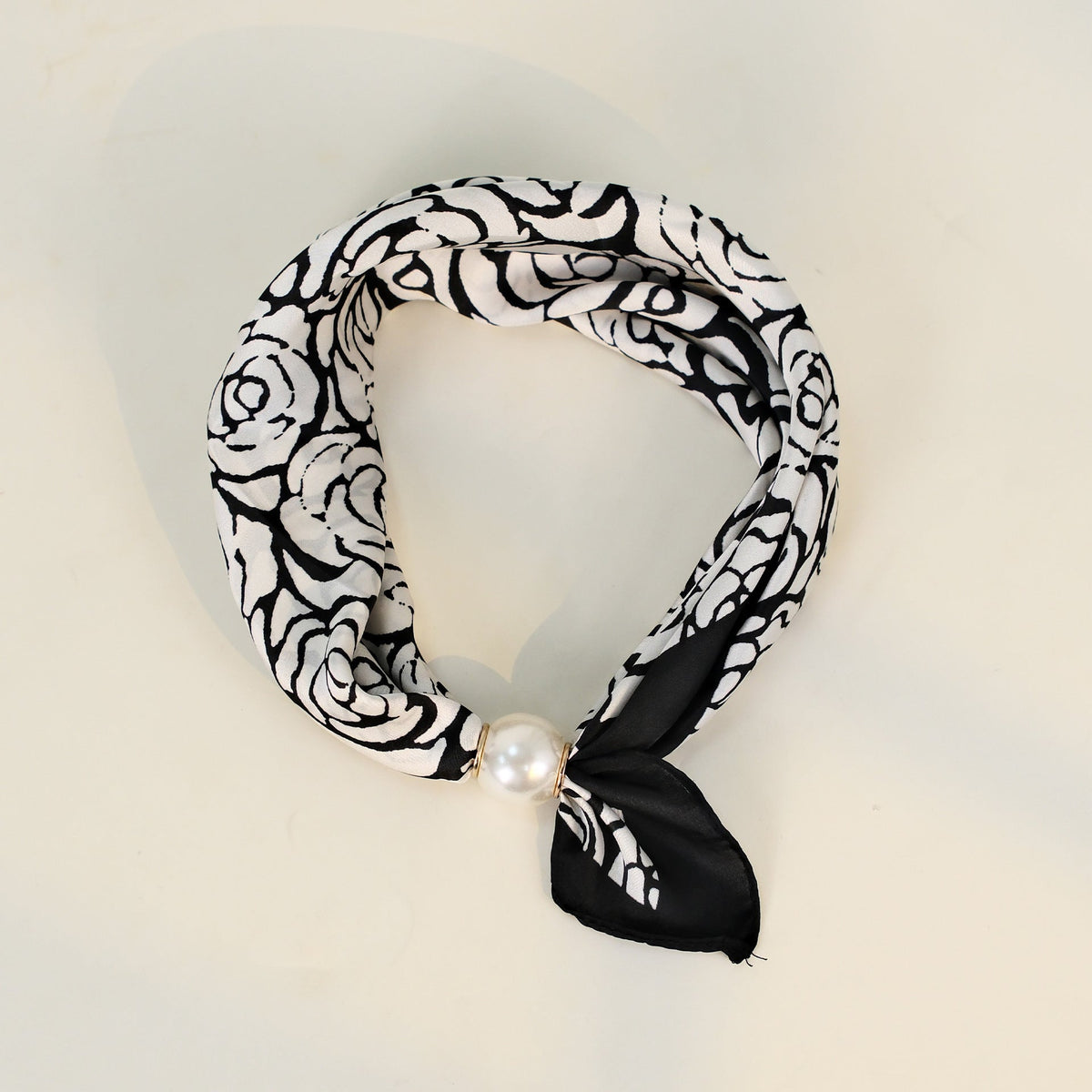 Pearl Magnetic Buckle Camellia Print Neck Scarf