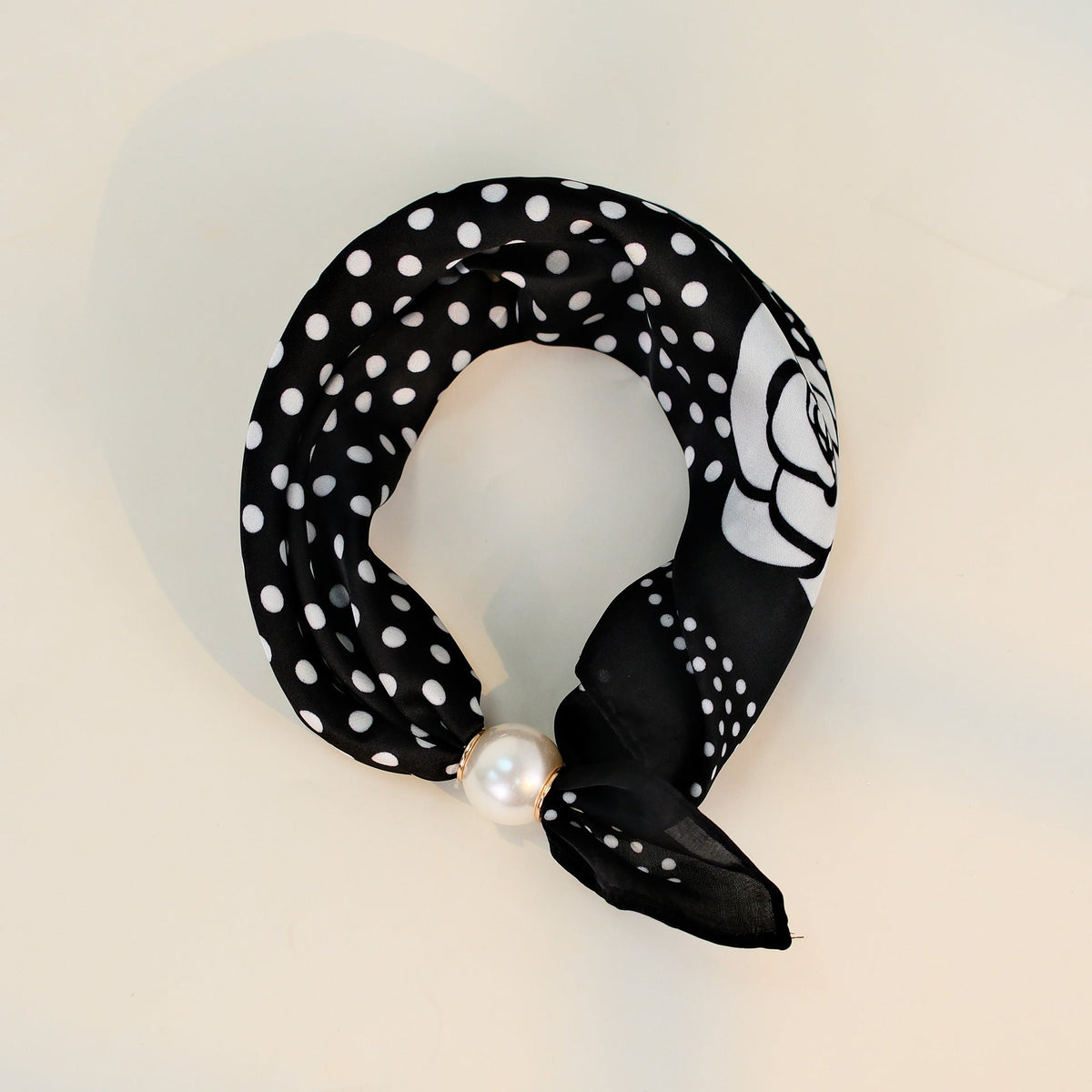 Pearl Magnetic Buckle Camellia Print Neck Scarf