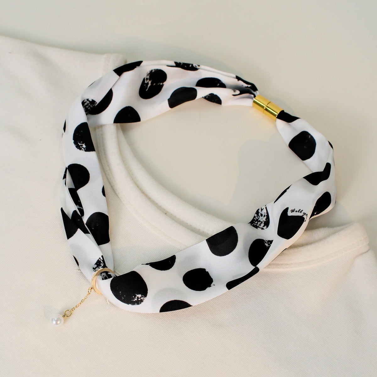 Pearl Magnetic Buckle Polka Dot Neck Scarf
