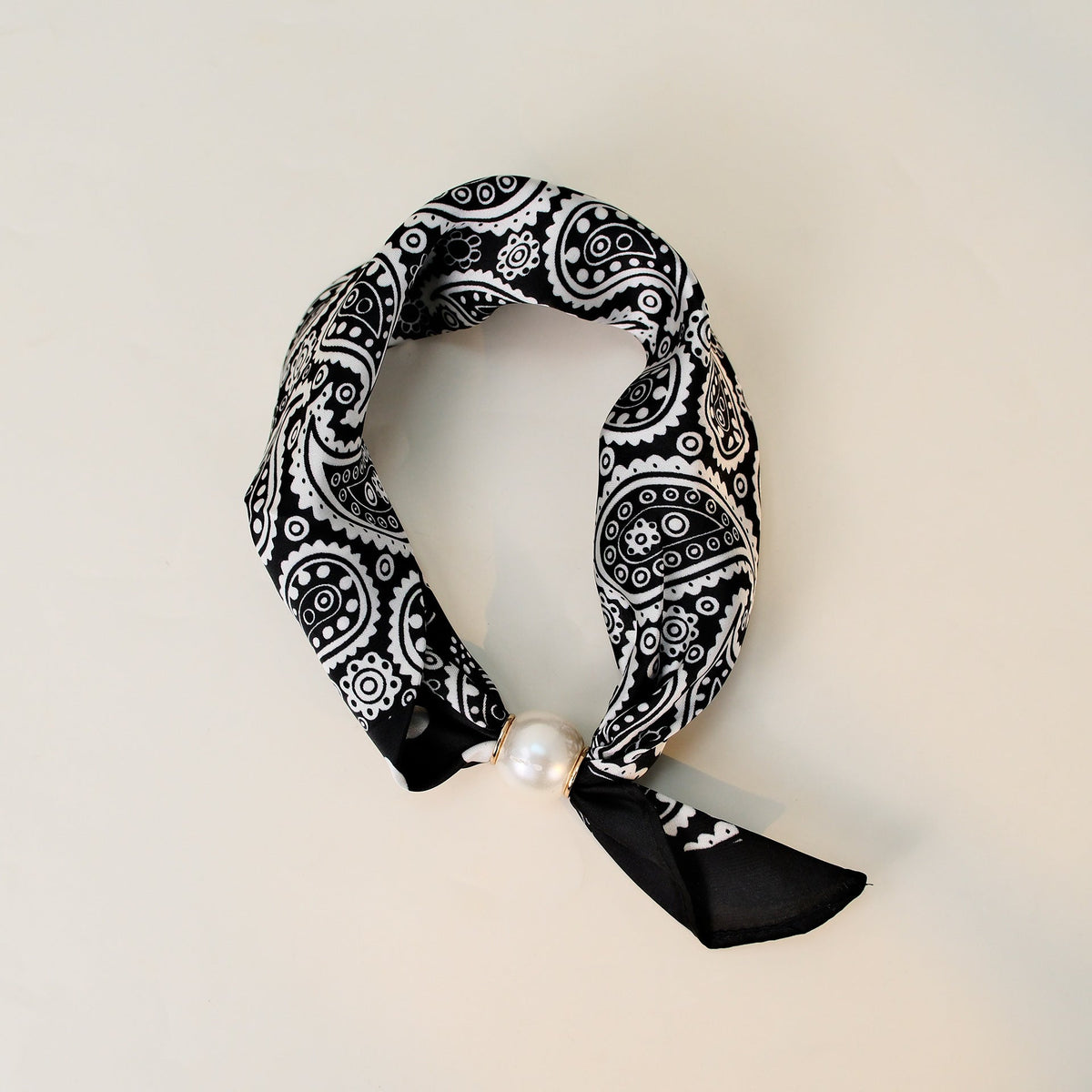 Retro Paisley Pearl Magnetic Buckle Neck Scarf