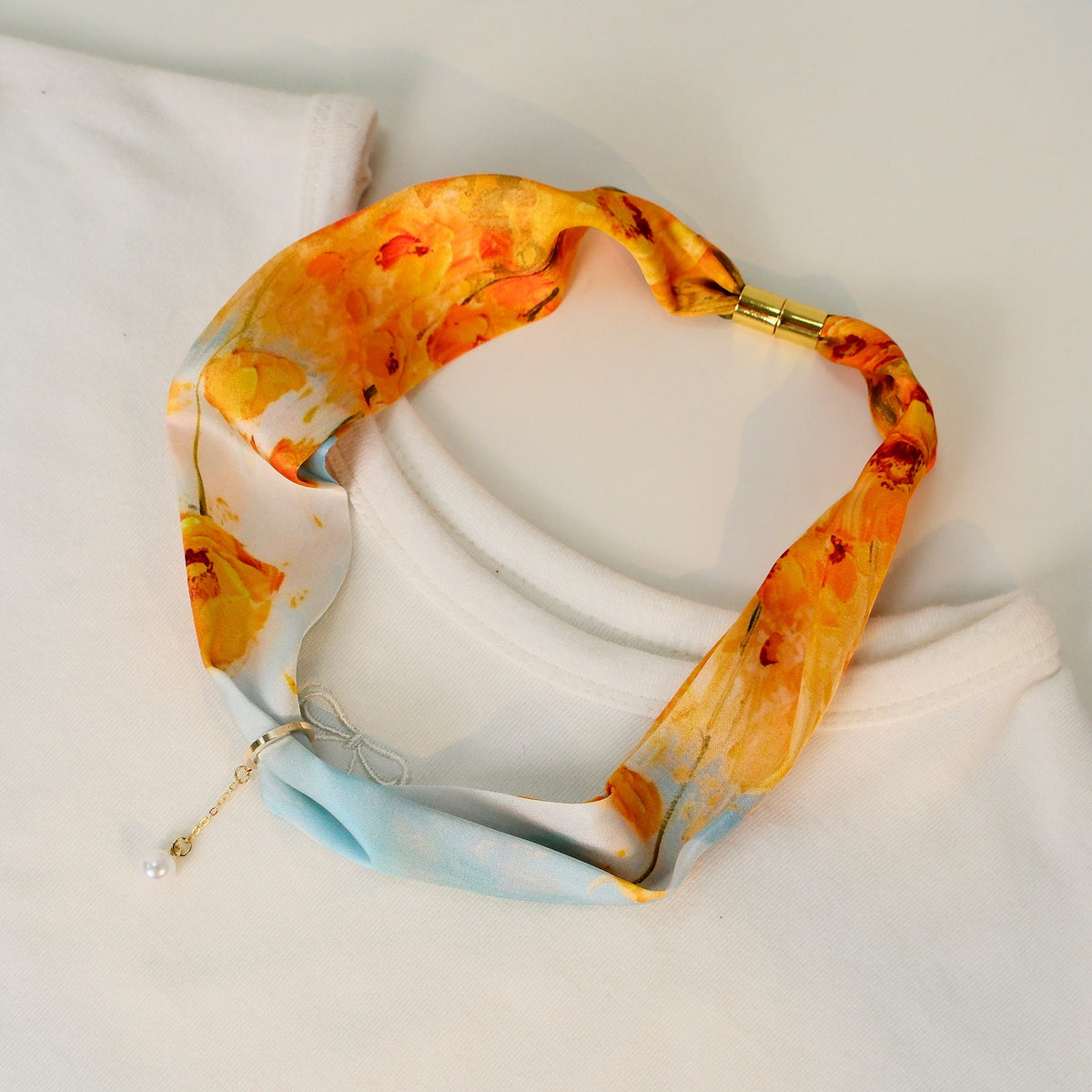 Pearl Magnetic Buckle Oil Painting Neck Scarf