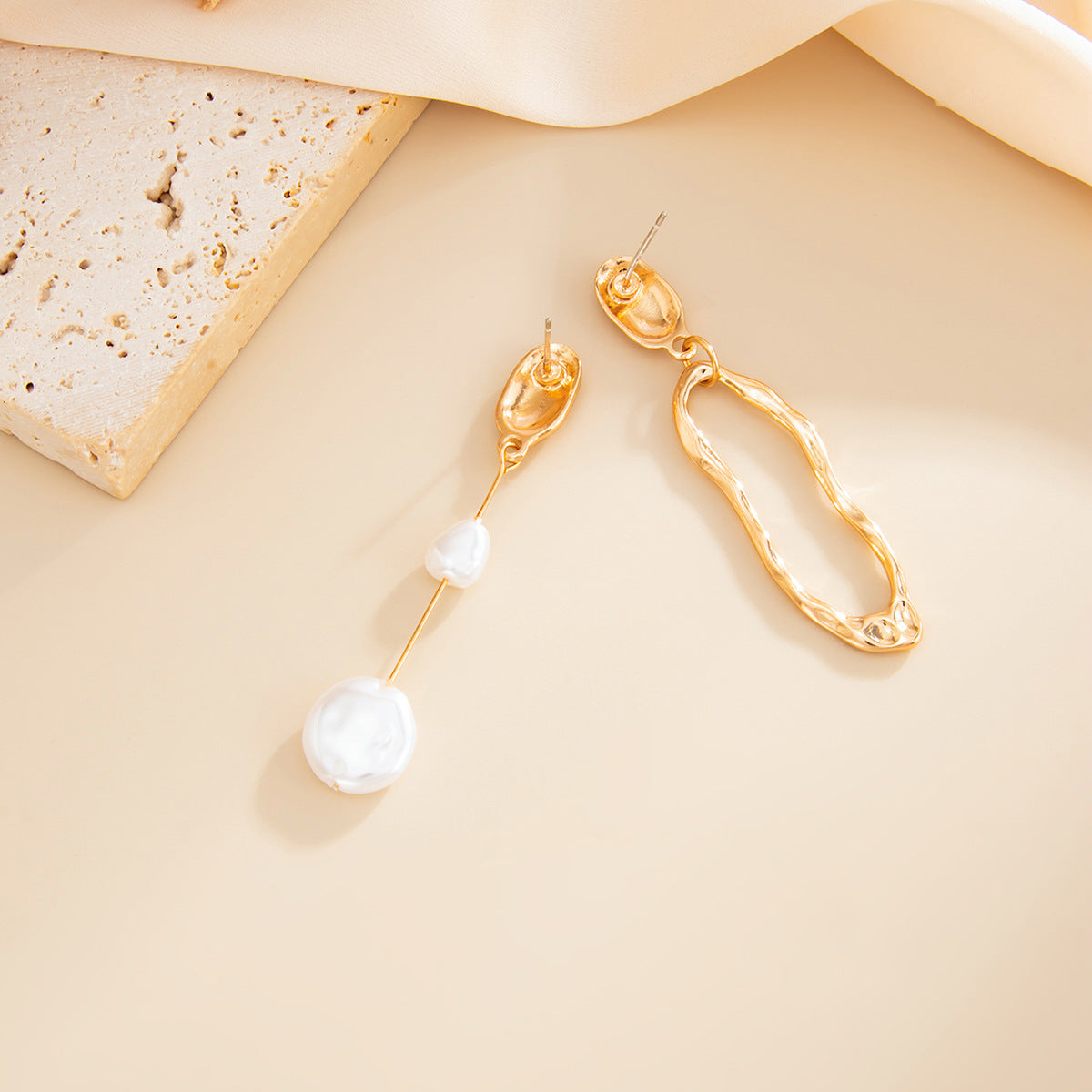 Retro Irregular Faux Pearl Long Metal Geometric Earrings