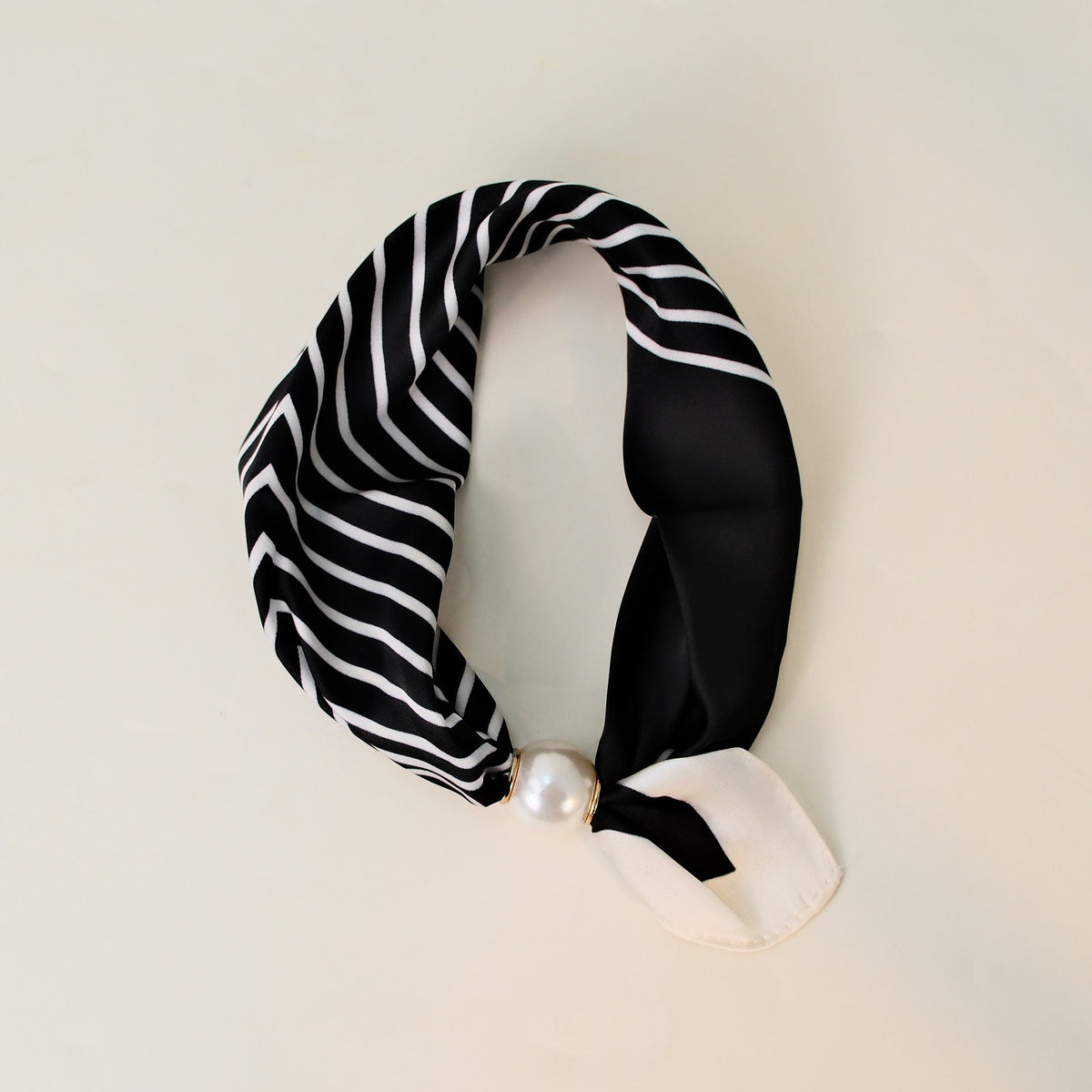 Stripe Pearl Magnetic Buckle Neck Scarf