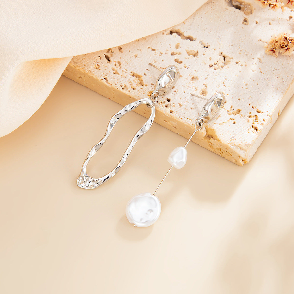 Retro Irregular Faux Pearl Long Metal Geometric Earrings