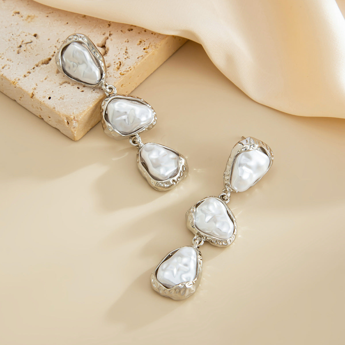 Retro Irregular Faux Pearl Long Metal Geometric Earrings