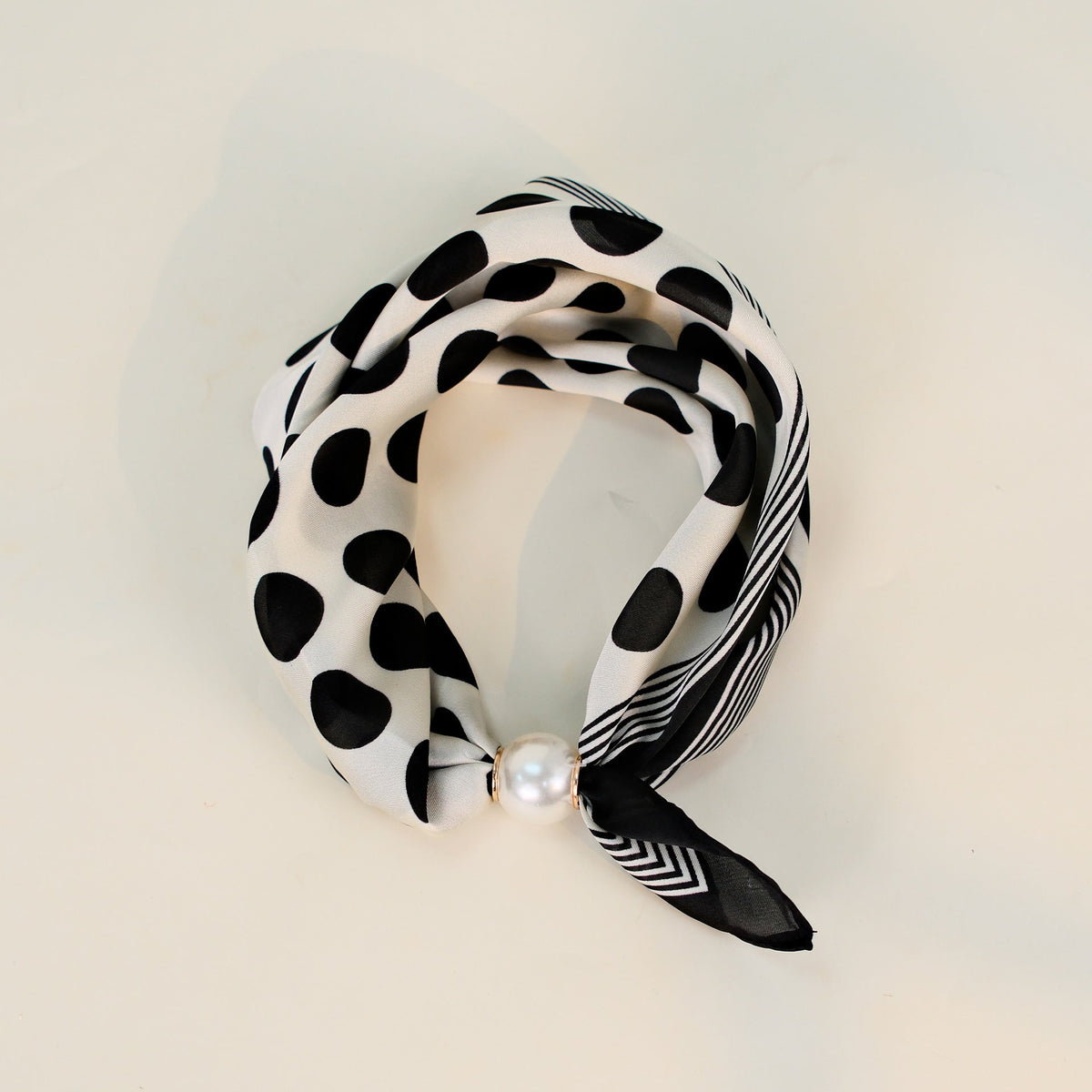 Polka Dot Pearl Magnetic Buckle Neck Scarf