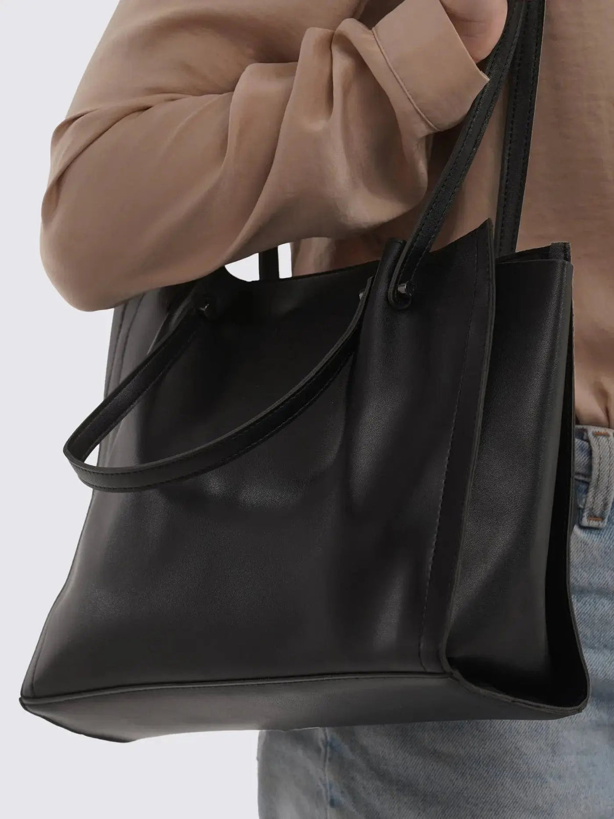 Paola Carryall Tote