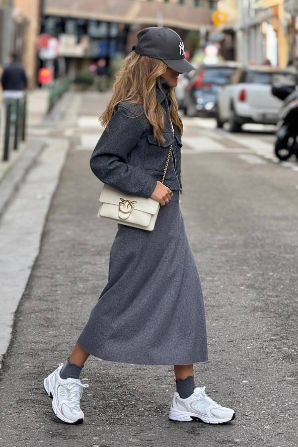 Flowy long knitted midi skirt