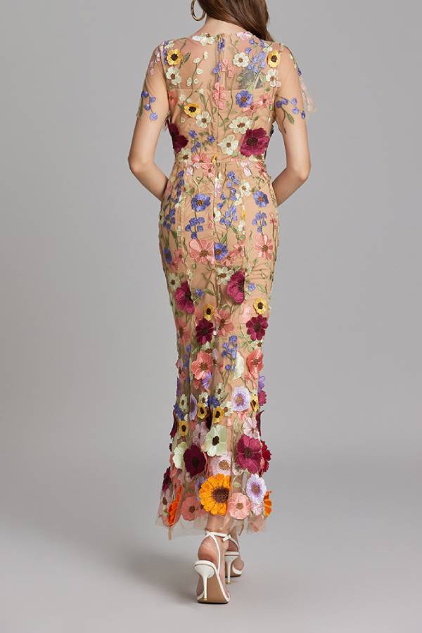 Tulle 3D Floral Embroidered Form-Fitting Midi Dress